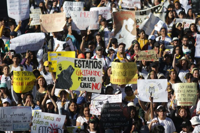 Estudiantes poblanos exigen justicia por asesinato de universitarios
