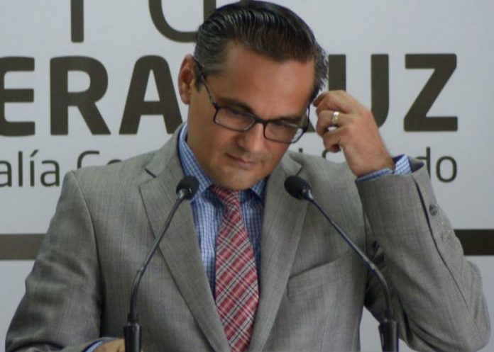 Congreso de Veracruz separa a Jorge Winckler de la FGE