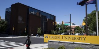 Demandan a universidades de EU