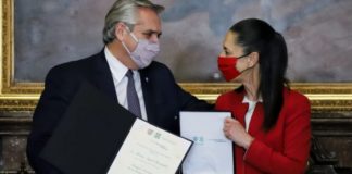 Nombran a Alberto Fernández huésped distinguido de la CDMX Claudia Sheinbaum