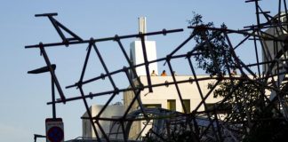 Derrumbe en escuela de Bélgica deja cinco obreros muertos