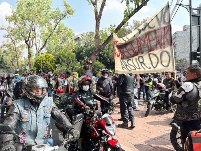 CDMX Motociclistas protestan por nuevas reglas de tránsito (1)