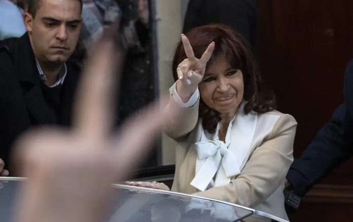 Cristina Fernández de Kirchner sentenciada a 6 años de prisión