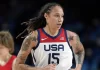 Griner, estrella de la WNBA, liberada en intercambio de prisioneros con Rusia