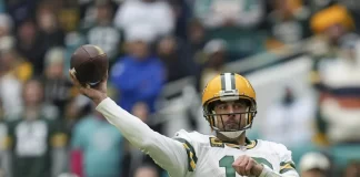 Packers vencen a Dolphins 26-20