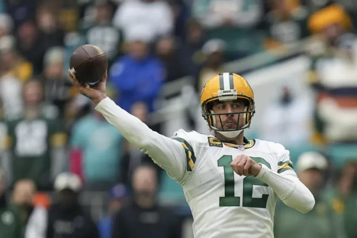 Packers vencen a Dolphins 26-20