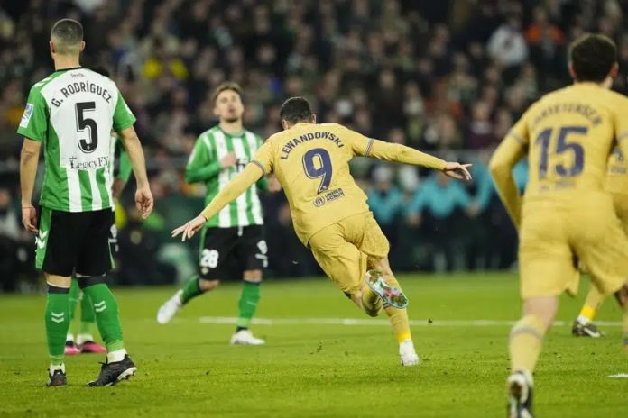 Barcelona vence al Betis para consolidar liderato