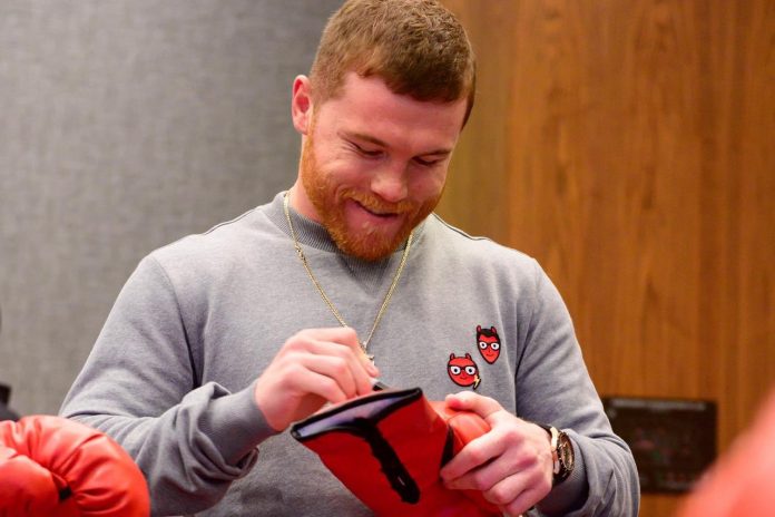 El Canelo Álvarez muestra su solidaridad al cumplir el sueño de niño