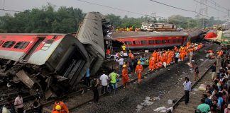 Concluye búsqueda de sobrevivientes de accidente de tren en India