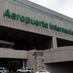 Aseguran 156 toneladas de mercancía ilícita y armas en el AICM
