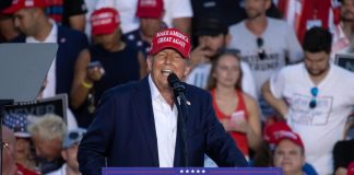 Trump dispuesto a debatir varias veces con Kamala Harris