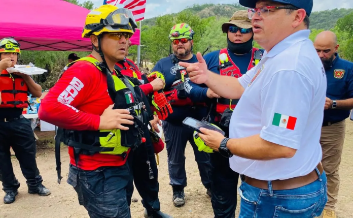 Rescatistas mexicanos