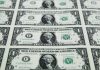 Dólar se desploma hasta su mínimo en cuatro años