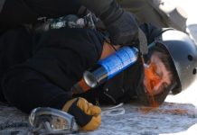 Agentes de ICE asesinan a estadounidense en Mineápolis; videos contradicen versión oficial