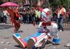 Santa María la Ribera: El “Payaso Trump” y el repudio a ICE arden en el Kiosco Morisco