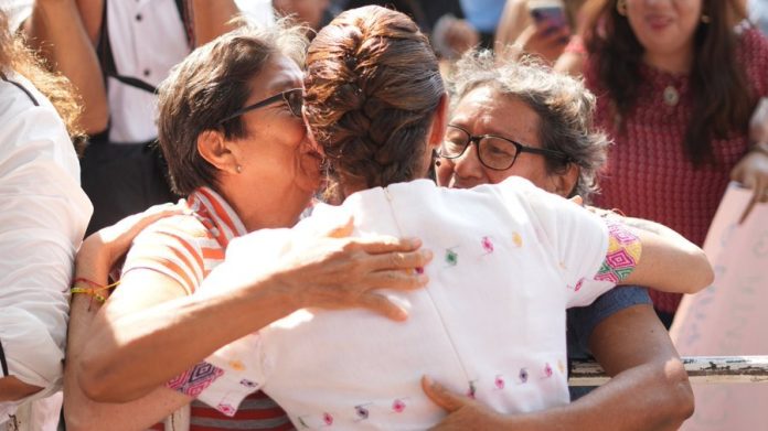 Claudia Dia de las Madres