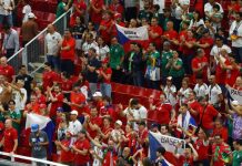 Filas de asientos vacios en el estadio de Guadalajara debido al alto costo de las entradas del Mundial FIFA