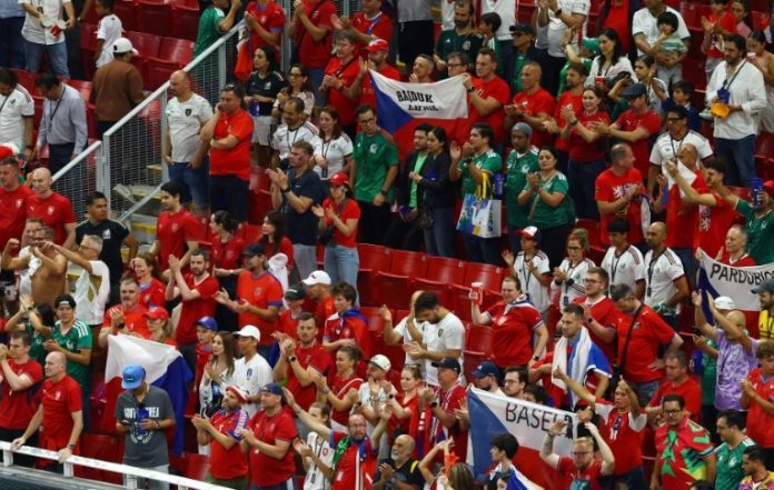 Gradas vacías en el partido de Corea del Sur contra República Checa Filas de asientos vacios en el estadio de Guadalajara debido al alto costo de las entradas del Mundial FIFA