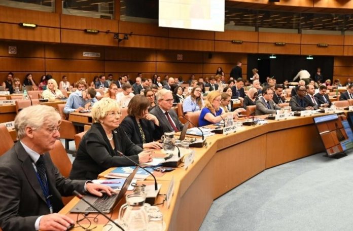 Gráficos coloniales e instalaciones de la ONU en Viena durante la presentación del reporte sobre el mercado mundial de metanfetamina.