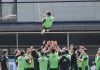Alerta en la CDMX: Sedesa advierte peligro de muerte por festejo “quiere volar” en el Mundial Grupo de aficionados concentrados en una plaza pública de la Ciudad de México celebrando durante un partido del Mundial.