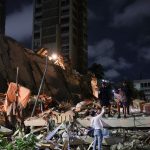 Edificios dañados que muestran la magnitud del desastre y la búsqueda de víctimas de los terremotos en Venezuela.