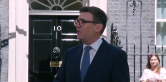 Andy Burnham asume como primer ministro de Reino Unido