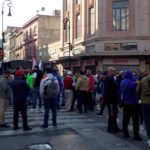 Mototaxis bloquean 20 de Noviembre en el Centro Histórico de la CDMX